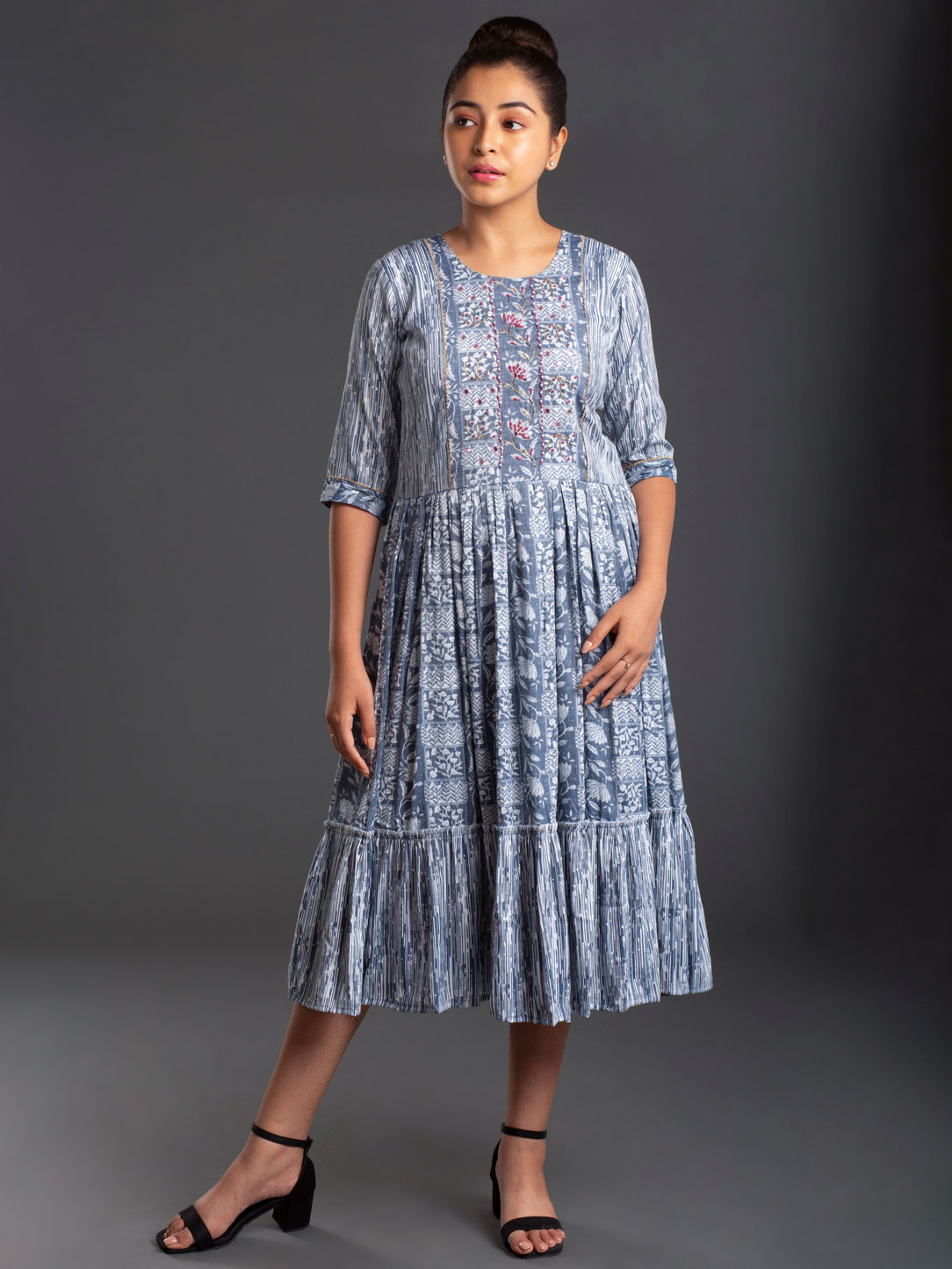 BLUE FLORAL EMBROIDERY MIDI DRESS