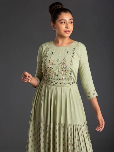 GREEN FLORAL EMBROIDERY MIDI DRESS